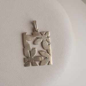 Dije Cuadrado Flores 3CM