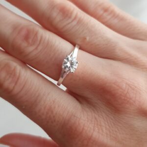 Anillo Solitario Naomi