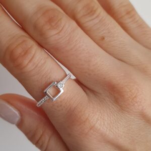 Anillo Cuadrado Calado