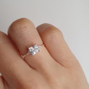 Anillo Piedra Transparente Cuadrado